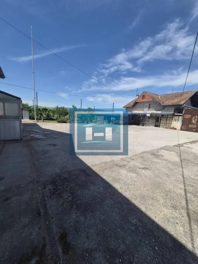 Rent, office space, 360m², Zmič, Paraćin