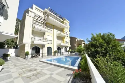 Izdavanje, stan, 47m², Kotor, Crna Gora