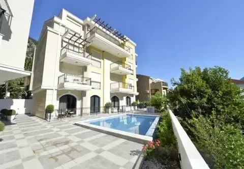 Izdavanje, stan, 47m², Kotor, Crna Gora - image 1