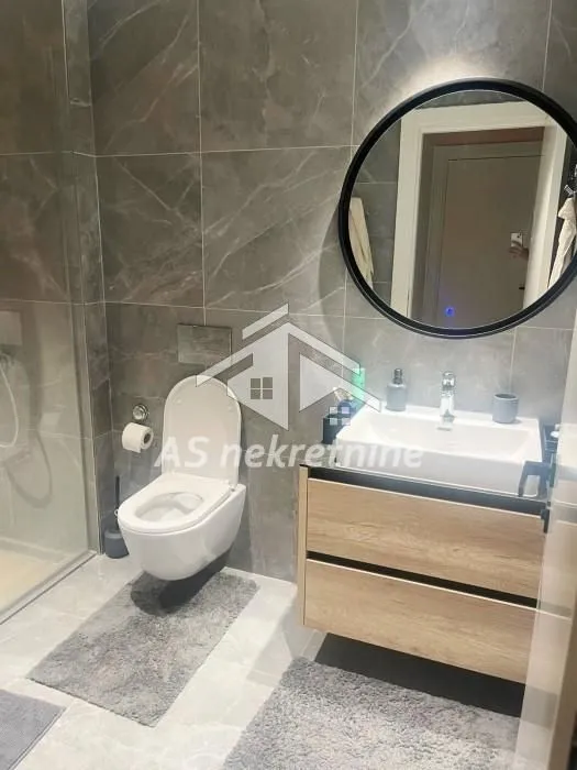 Izdavanje, trosoban stan, 80m², Savski Venac, Beograd