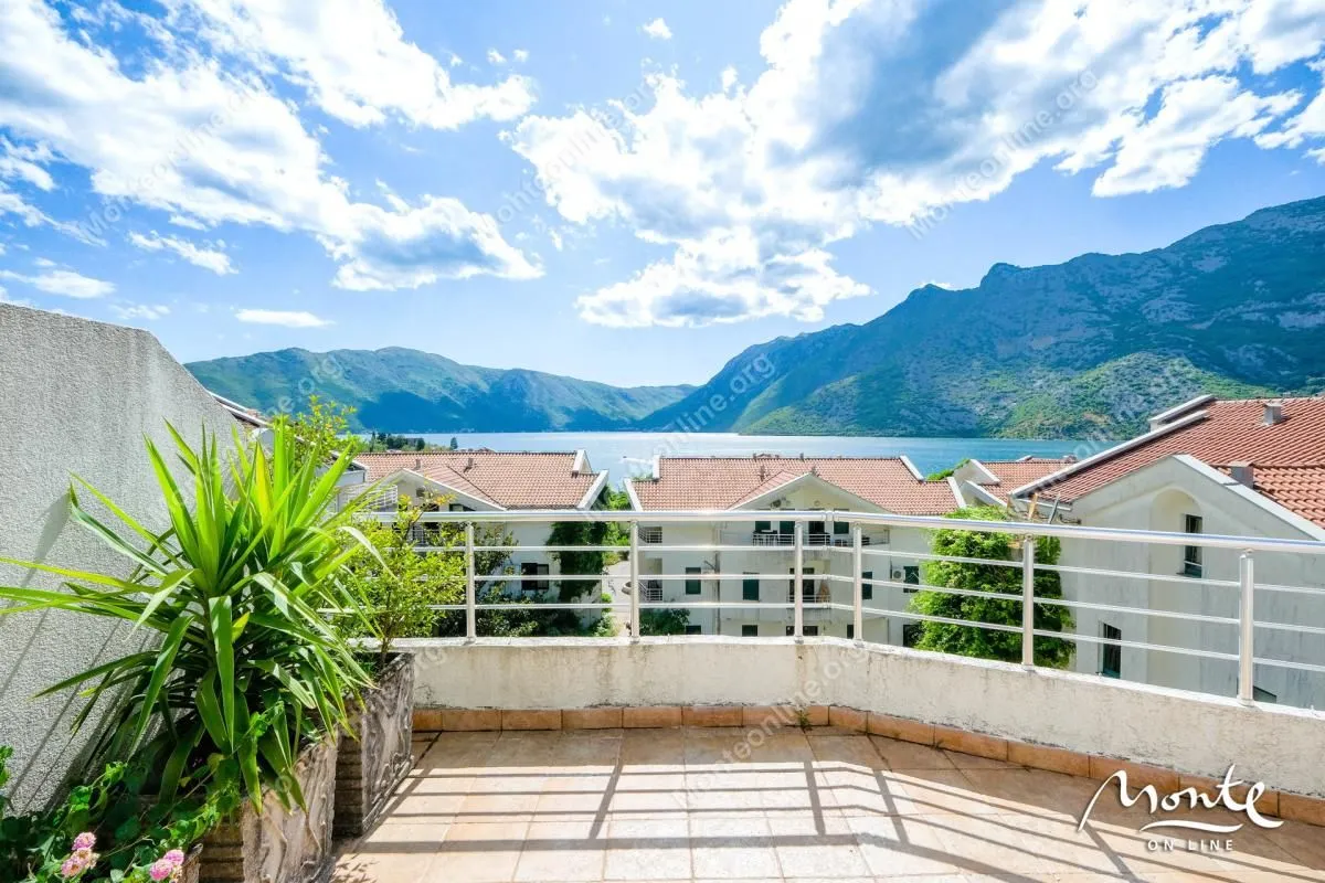 Prodaja, trosoban stan, 130m², Risan, Kotor