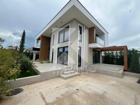Izdavanje, kuća, 230m², Gornja Gorica, Podgorica - image 10