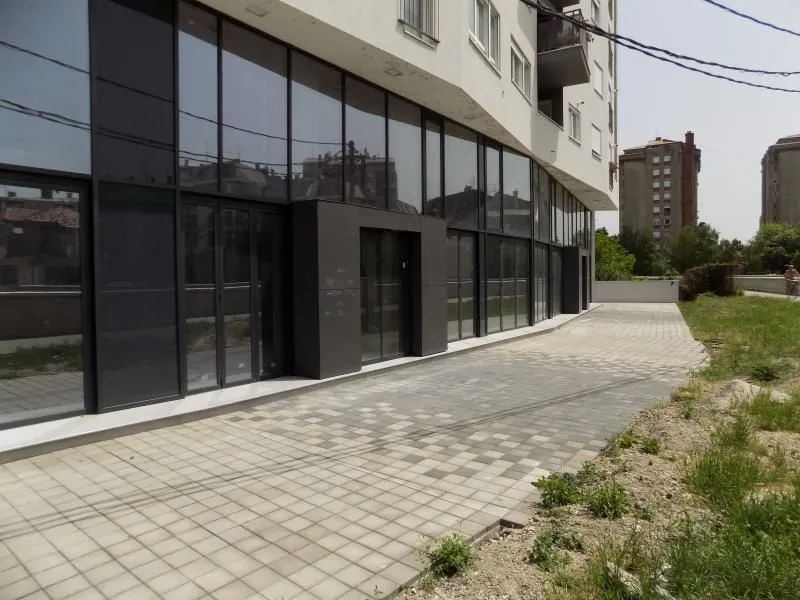 Izdavanje, poslovni prostor, 256m², Paraćin, Srbija