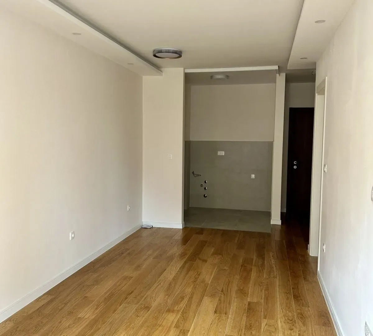Izdavanje, jednosoban stan, 43m², Central Point, Podgorica