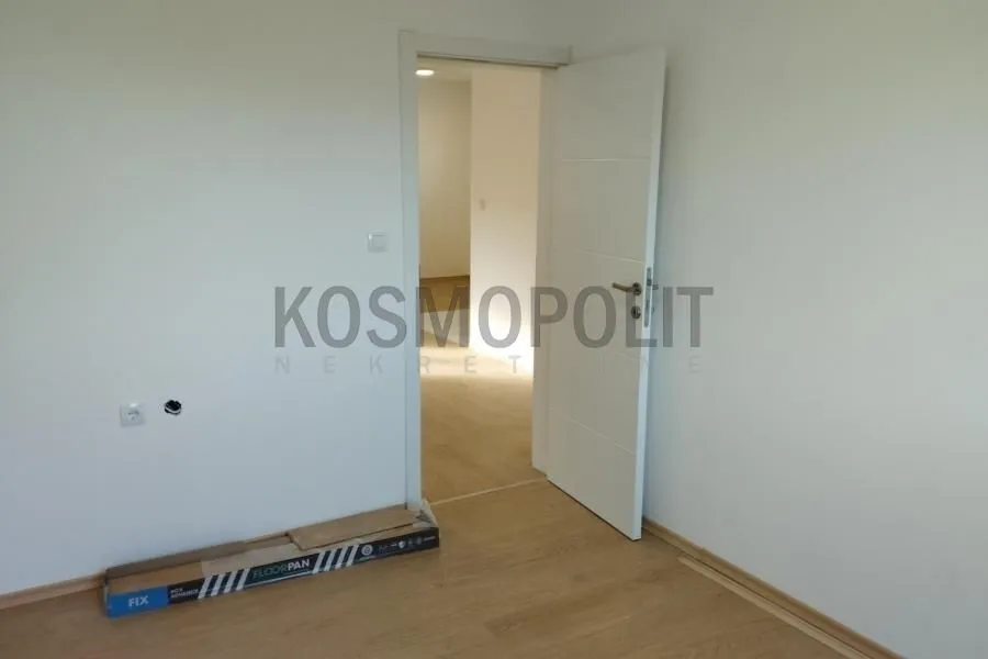 Prodaja, trosoban stan, 57m², Zemun Sve Podlokacije, Beograd