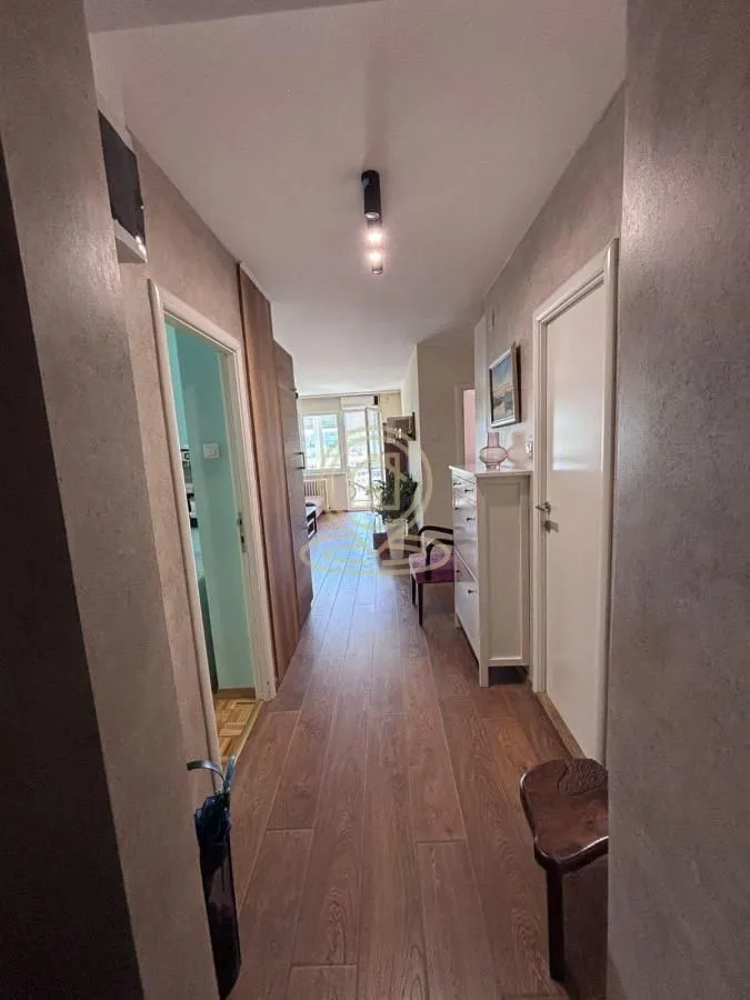 Prodaja, dvosoban stan, 60m², Centar, Novi Sad