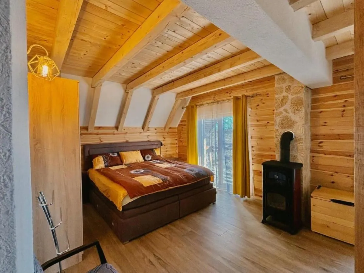 Prodaja, kuća, 274m², Žabljak, Crna Gora