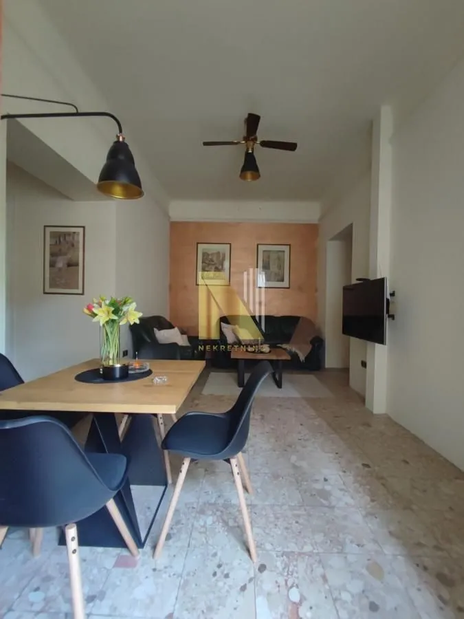 Izdavanje, trosoban stan, 55m², Centar, Novi Sad