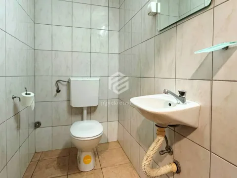 Izdavanje, dvosoban stan, 61m², Blok 9, Podgorica - image 16
