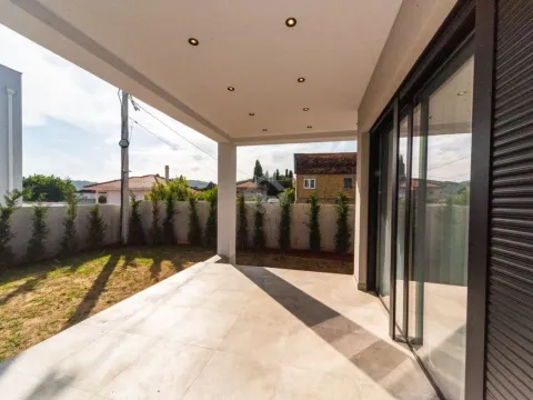 Prodaja, kuća, 225m², Gornja Gorica, Podgorica - image 11