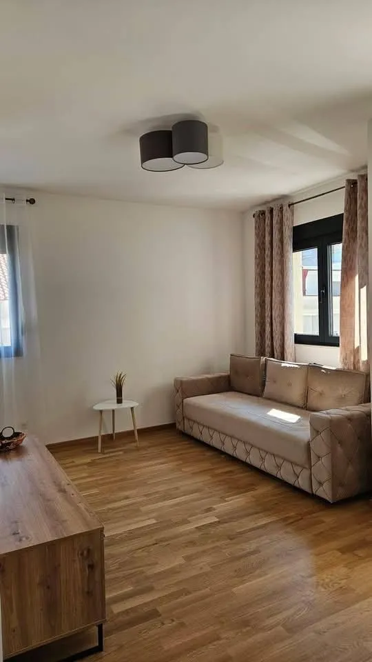 Rent, one bedroom apartment, 52m², Budva okolina, Budva