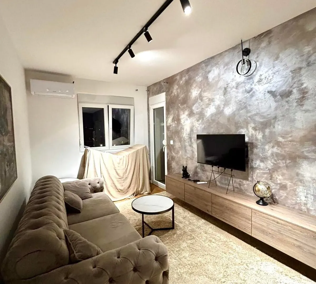 Izdavanje, dvosoban stan, 60m², Pobrežje, Podgorica
