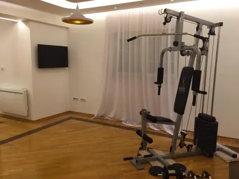 Izdavanje, kuća, 320m², Gornja Gorica, Podgorica - image 10