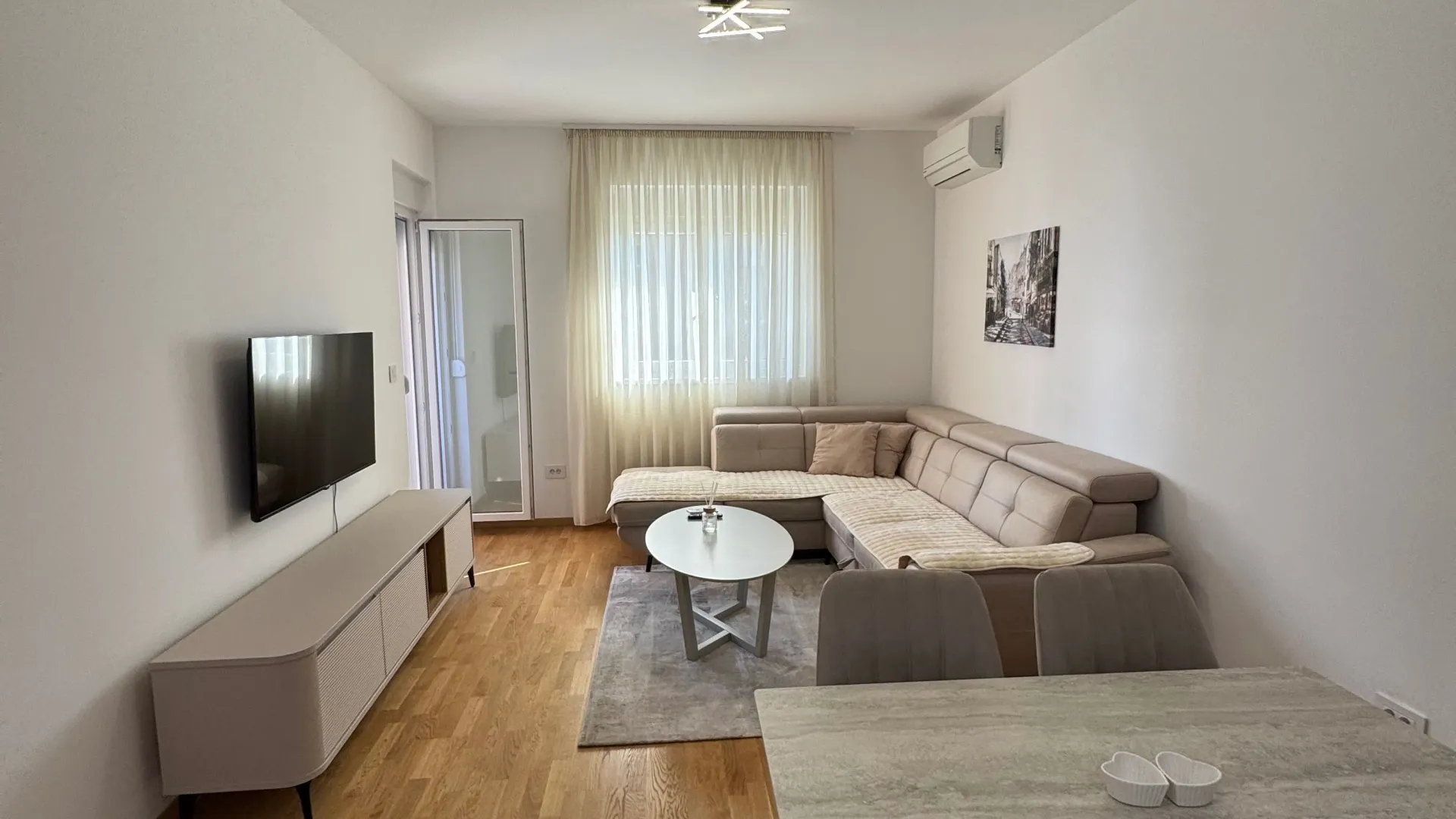 Izdavanje, jednosoban stan, 40m², Stari Aerodrom, Podgorica