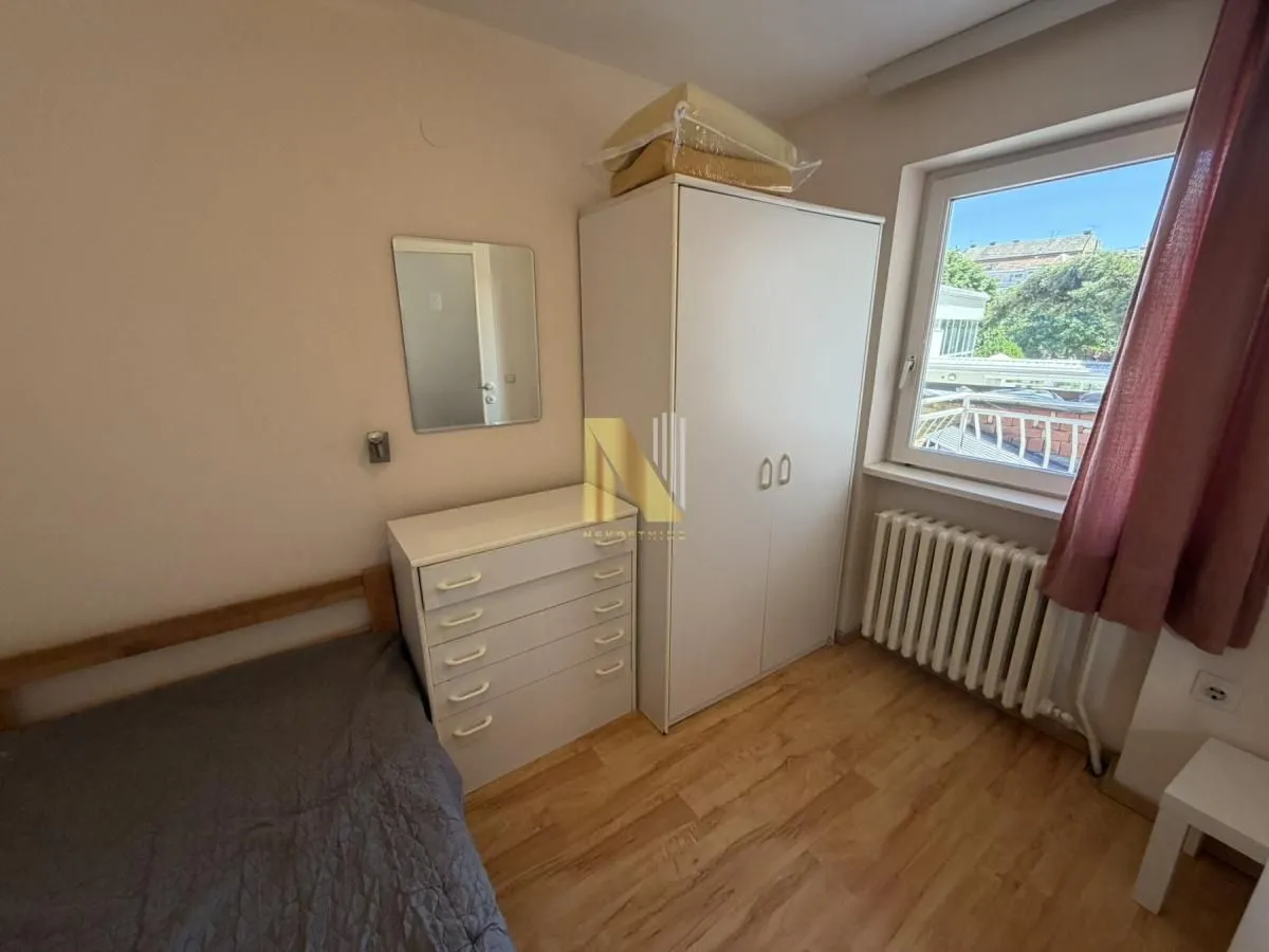 Izdavanje, trosoban stan, 57m², Centar, Novi Sad
