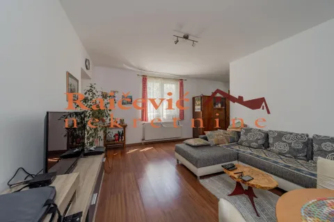 Sale, house, 260m², Resnik, Beograd - image 10