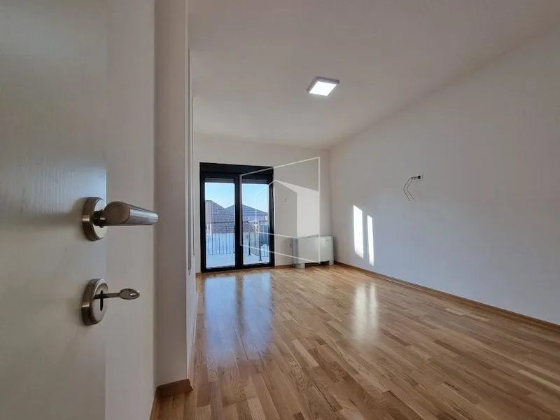 Sale, house, 400m², Tološi, Podgorica