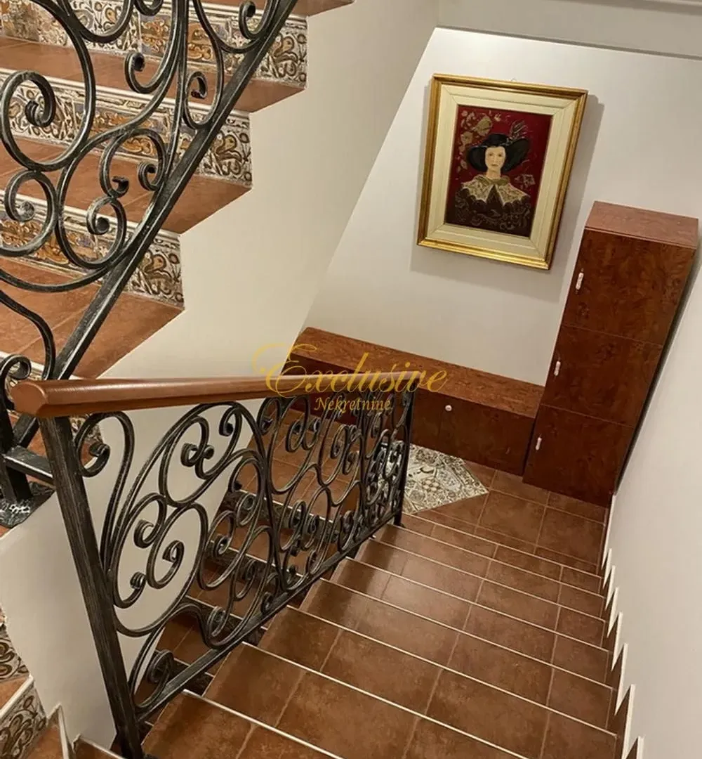 Sale, house, 365m², Čukarica, Beograd