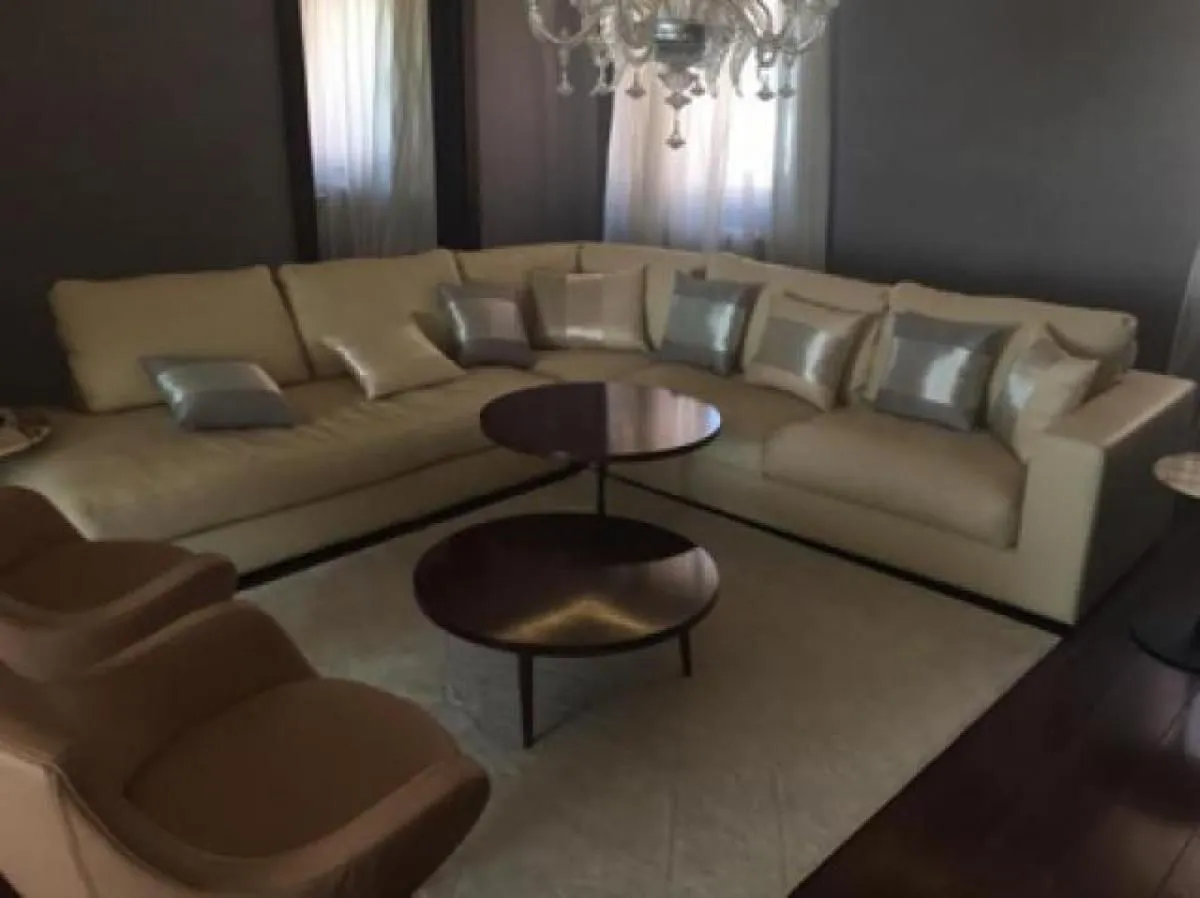 Izdavanje, trosoban stan, 240m², Kalenić Pijaca, Vračar Sve Podlokacije