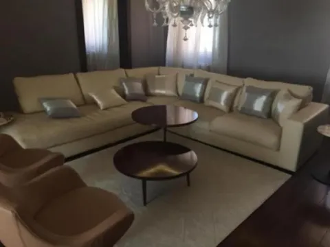 Izdavanje, trosoban stan, 240m², Kalenić Pijaca, Vračar Sve Podlokacije