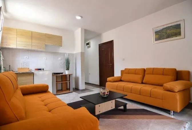 Izdavanje, jednosoban stan, 40m², Radanovići, Kotor