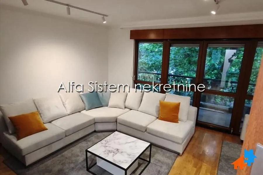 Rent, four bedroom apartment, 120m², Kalenić Pijaca, Vračar Sve Podlokacije