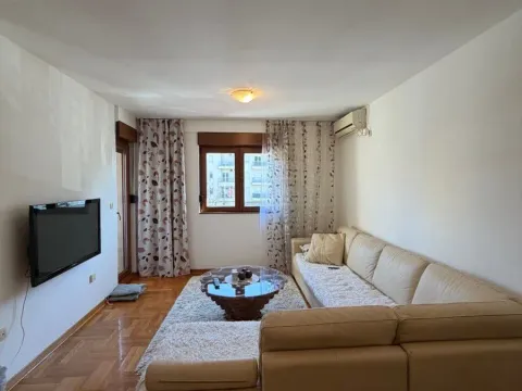 Izdavanje, stan, 64m², Stari Aerodrom, Podgorica - image 1