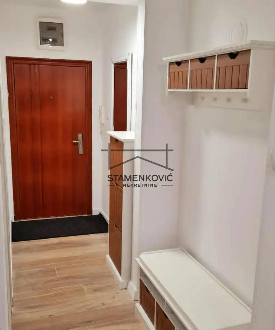 Izdavanje, stan, 34m², Sajam, Novi Sad Sve Podlokacije