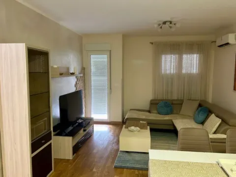 Izdavanje, dvosoban stan, 64m², City Kvart, Podgorica - image 9