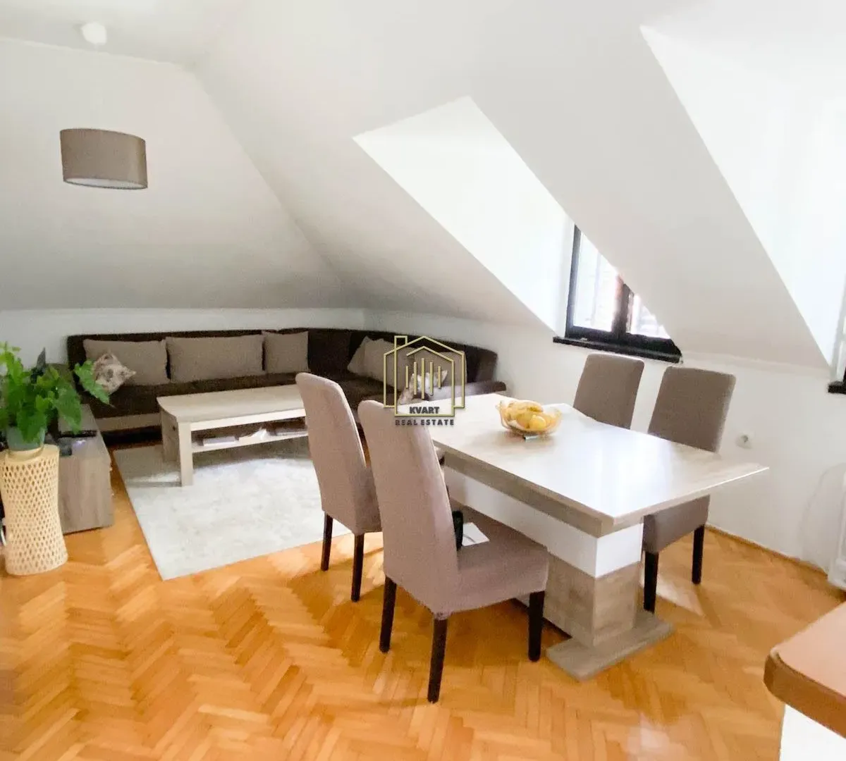 Izdavanje, jednosoban stan, 54m², Centar, Cetinje