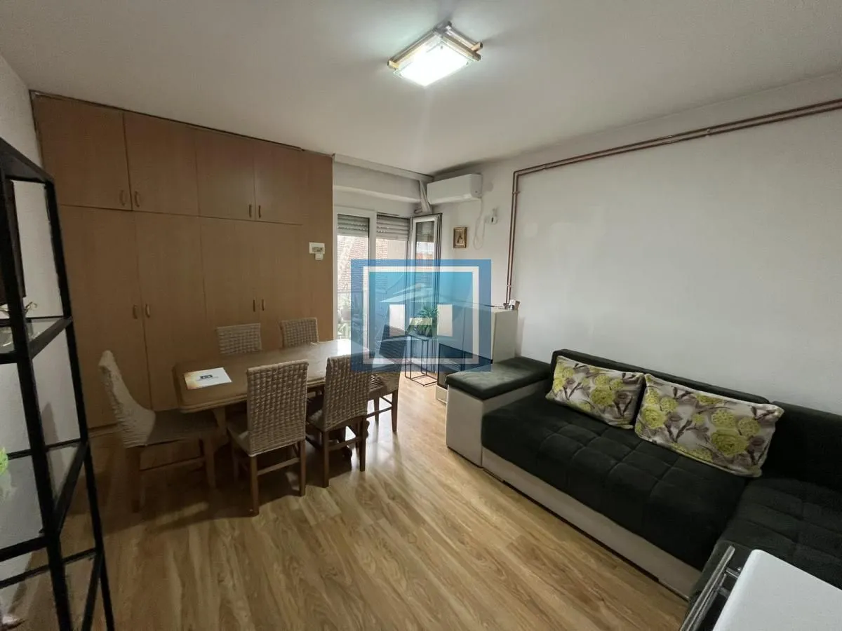 Prodaja, trosoban stan, 65m², Paraćin, Srbija