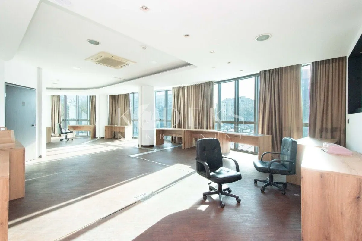 Izdavanje, poslovni prostor, 443m², Preko Morače, Podgorica