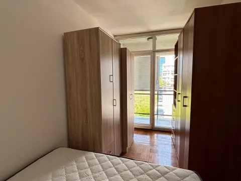 Izdavanje, dvosoban stan, 60m², City Kvart, Podgorica - image 11