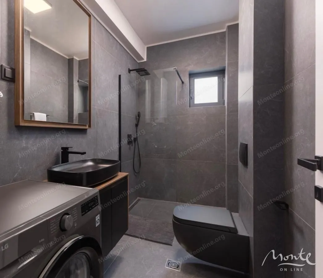 Prodaja, trosoban stan, 204m², Dobrota, Kotor