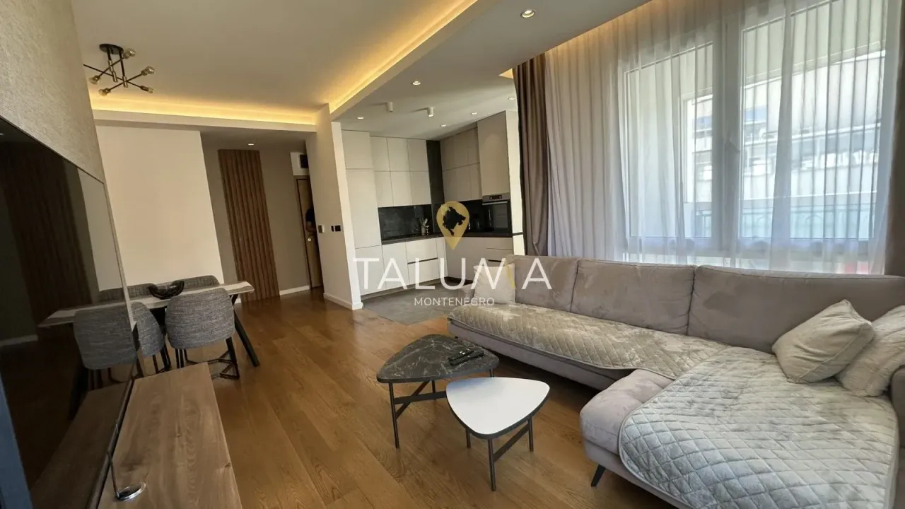 Izdavanje, dvosoban stan, 69m², Blok 9, Podgorica