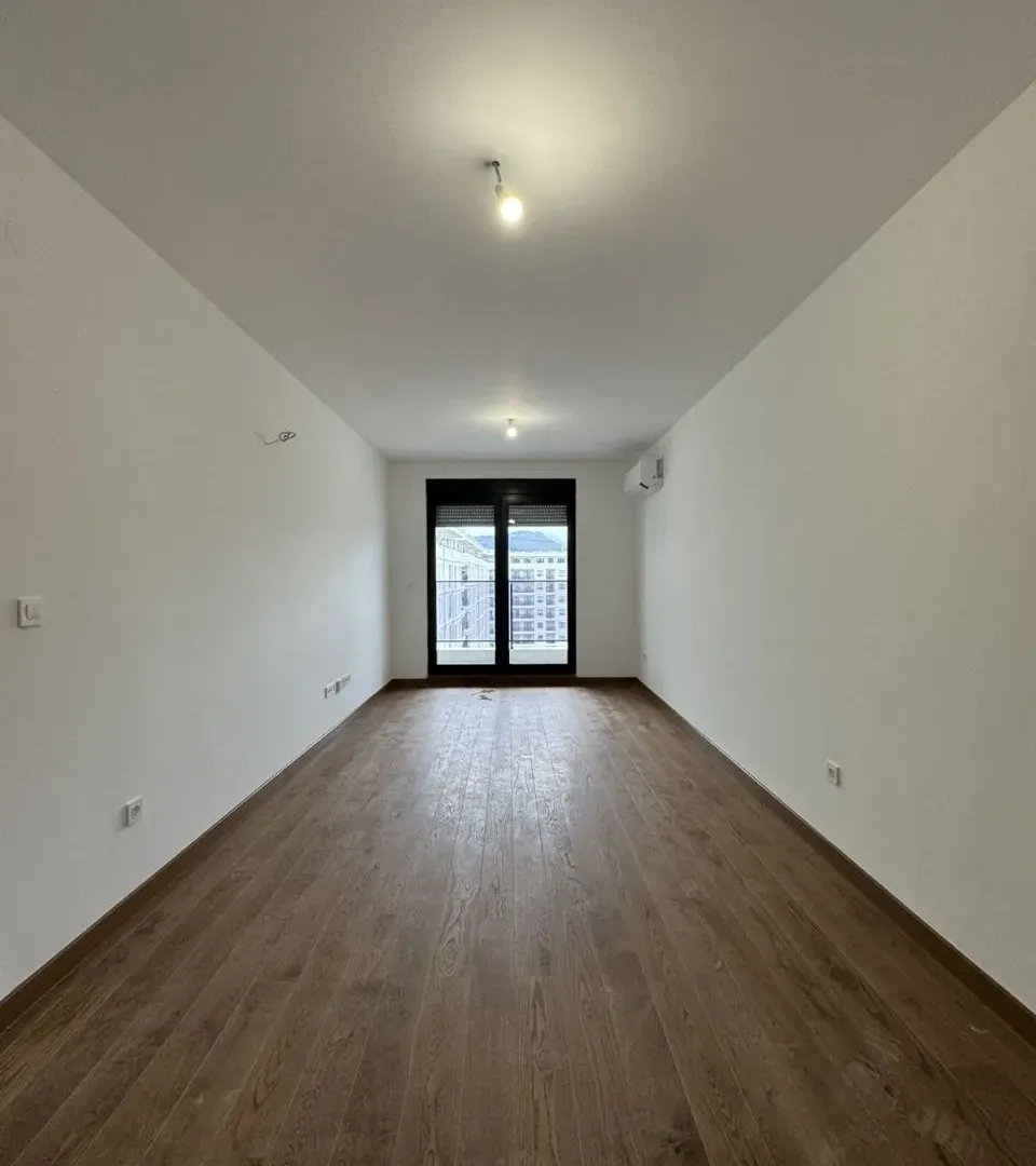Izdavanje, dvosoban stan, 64m², Kruševac, Podgorica