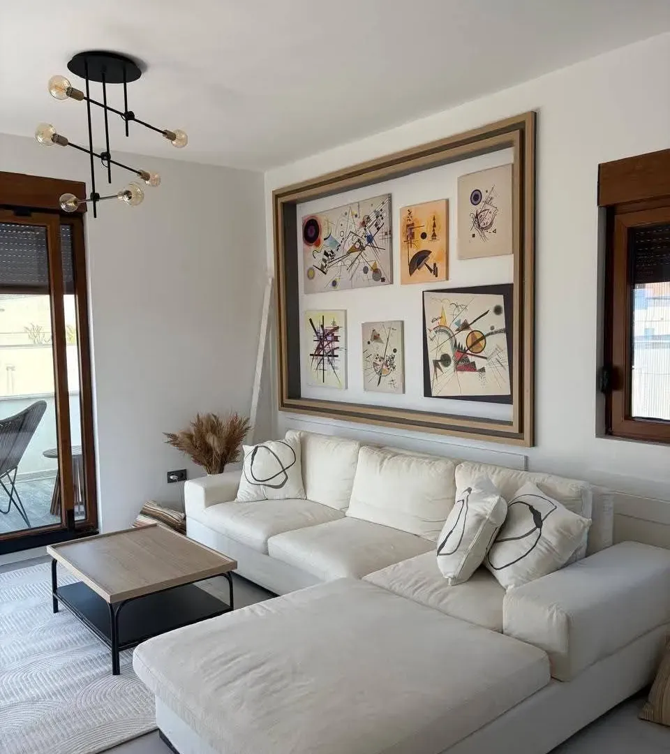 Izdavanje, dvosoban stan, 80m², Tivat, Crna Gora
