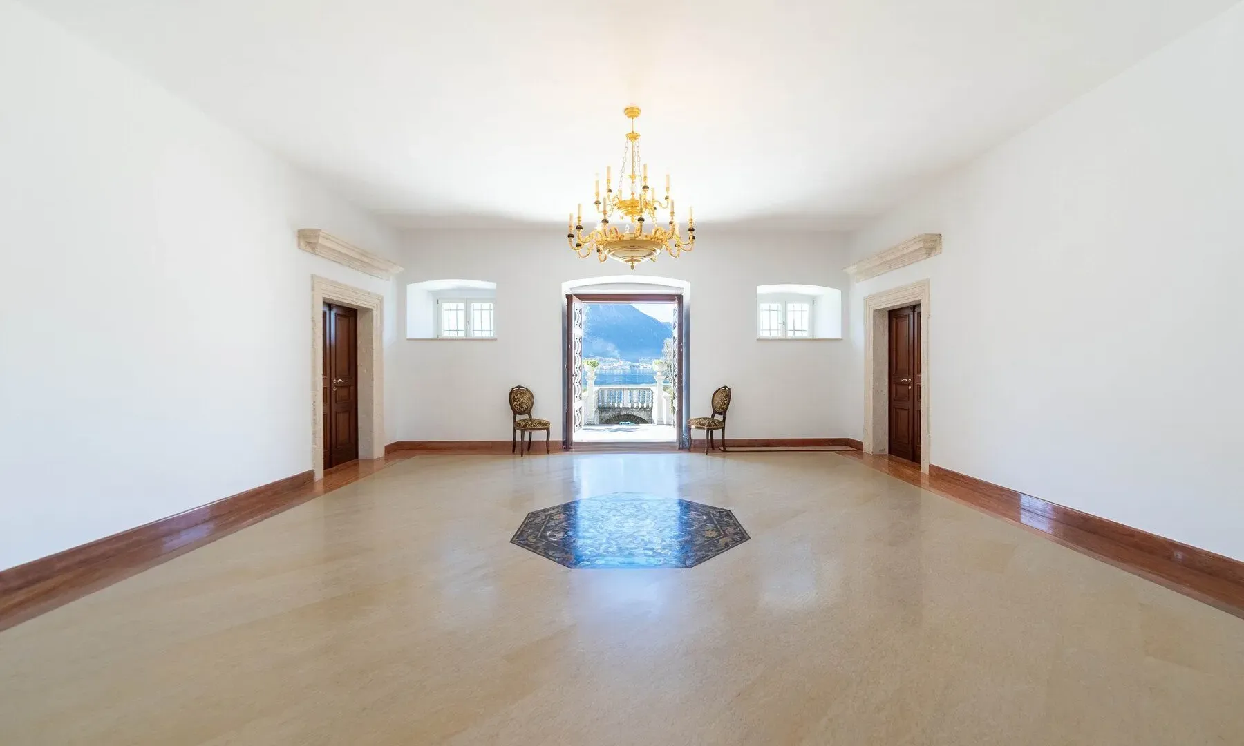 Sale, house, 1100m², Dobrota, Kotor