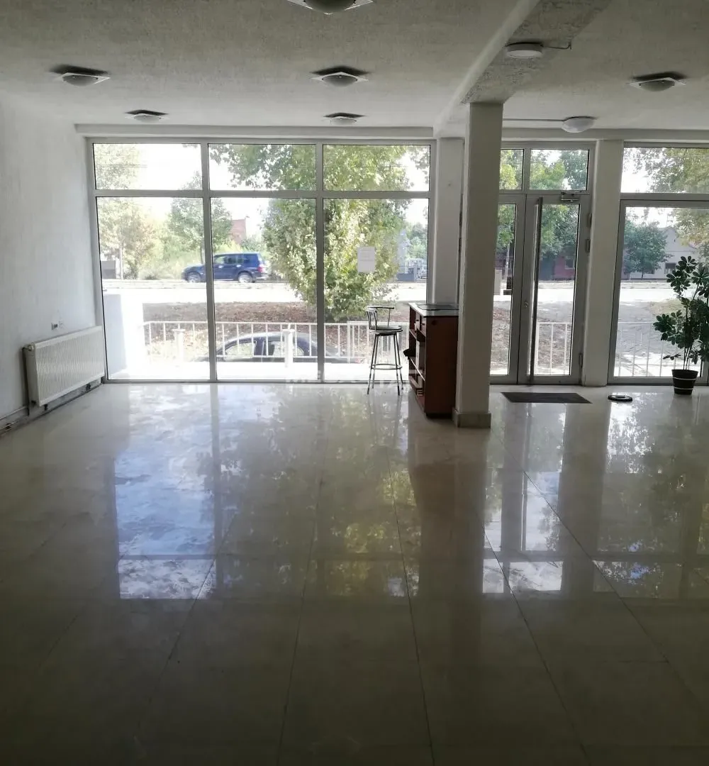 Sale, office space, 382m², Vojlovica, Pančevo