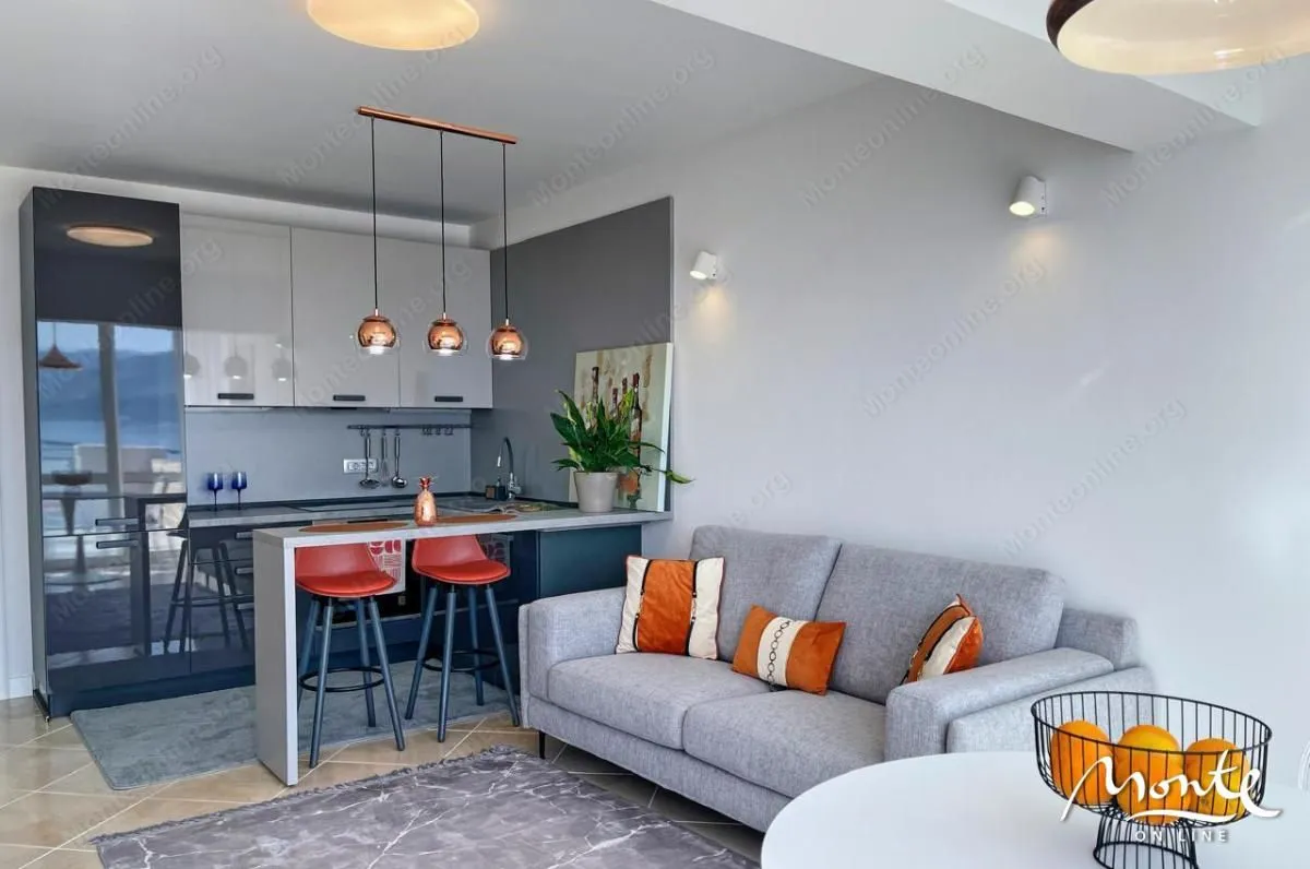 Prodaja, dvosoban stan, 120m², Krašići, Tivat