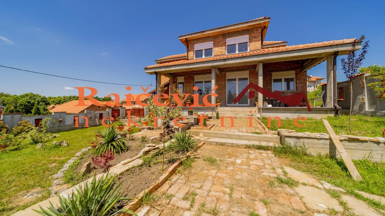 Prodaja, kuća, 320m², Voždovac Sve Podlokacije, Beograd