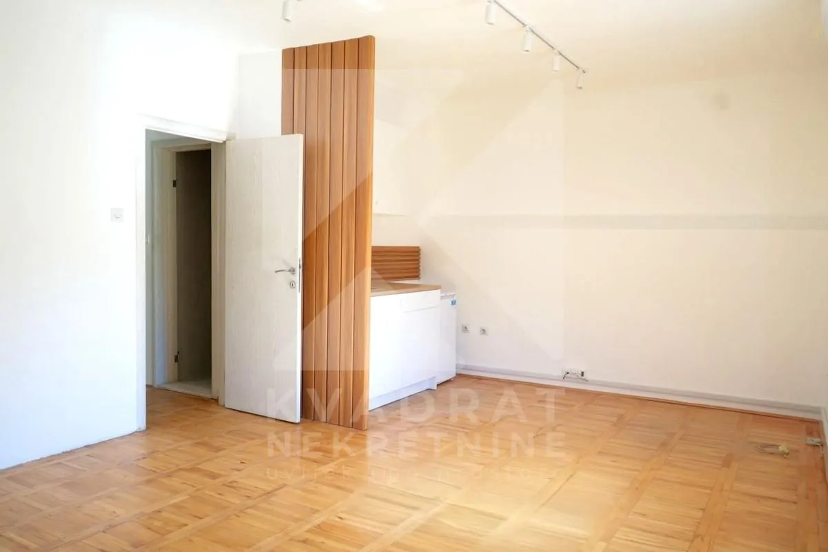 Rent, office space, 164m², Centar, Podgorica