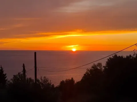 Pogled na zalazak sunca iznad mora. - image 3