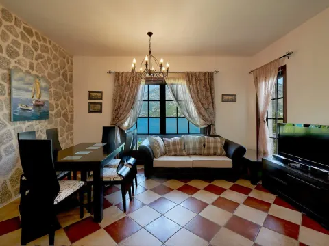 Sale, house, 235m², Kostanjica, Kotor - image 98