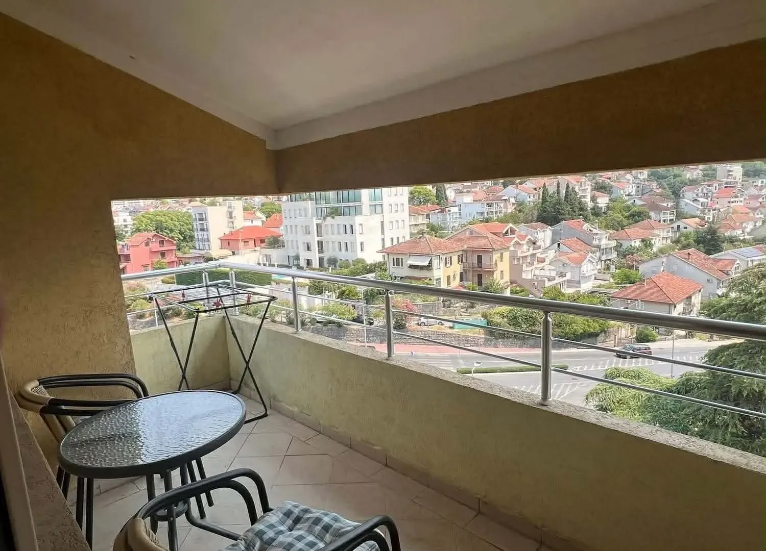 Izdavanje, jednosoban stan, 75m², Centar, Tivat