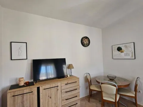 Rent, one bedroom apartment, 37m², Centar, Budva - image 2