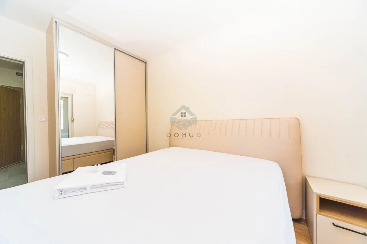 Izdavanje, jednosoban stan, 49m², Central Point, Podgorica