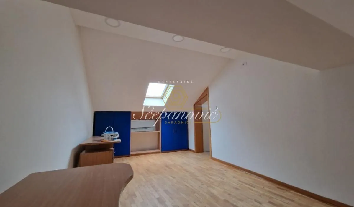 Rent, office space, 92m², Centar, Novi Sad