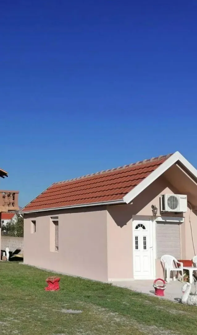 Sale, house, 350m², Tološi, Podgorica