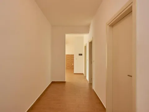 Sale, two bedroom apartment, 85m², Bečići, Budva - image 8